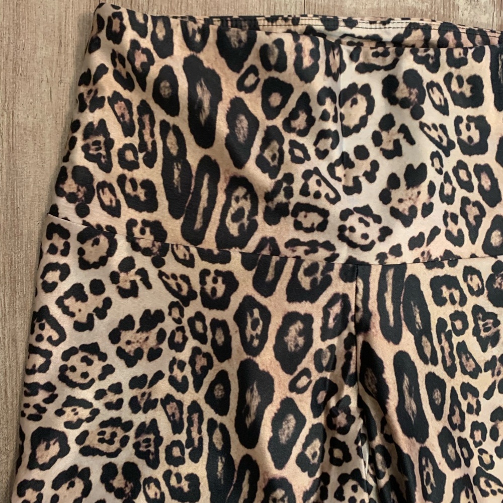 Leopard Print Leggings - Picture 2 of 4